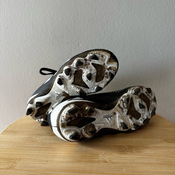 Adidas Predator | Soccer Cleats - Picture 5 of 6